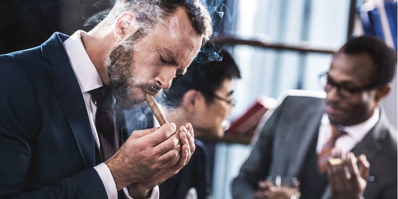 10 Điều Mọi Người Hút Xì Gà Nên Biết