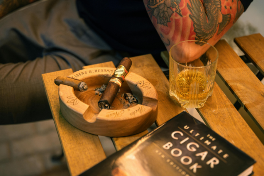 Chọn gạt tàn thuốc lá xì gà đẹp phù hợp với không gian