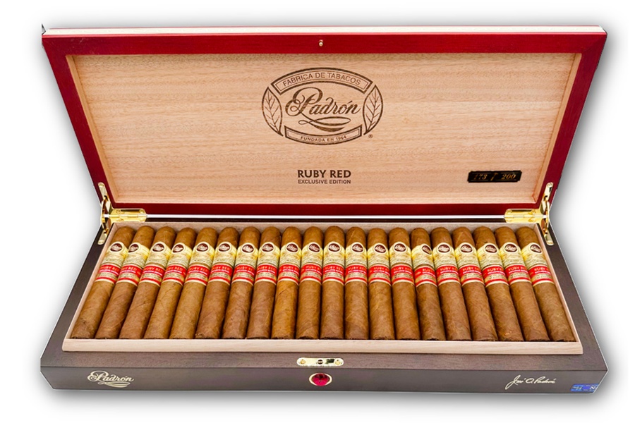 Two Guys Smoke Shop ra mắt phiên bản độc quyền Padrón Ruby Red