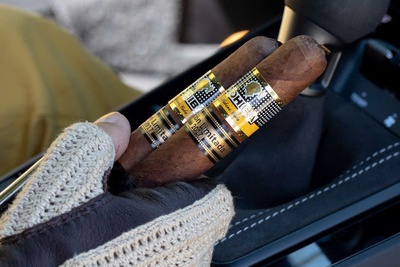 Xì Gà Cohiba Giá Bao Nhiêu 1 Điếu? Bảng Giá Mới Nhất 2025