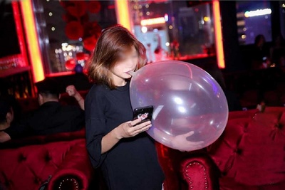 Bóng Cười Có Bị Cấm Không? Sự Thật Pháp Luật & Tác Hại Cần Biết