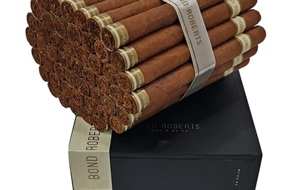 Bond Roberts ra mắt Dalia Línea B N03 & Fenomenos Línea E N01