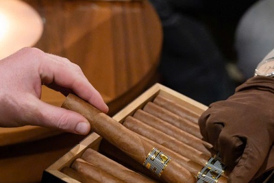 Xì Gà Có Hại Không? Sự Thật Bất Ngờ & Lời Khuyên Cho Người Mới 2025