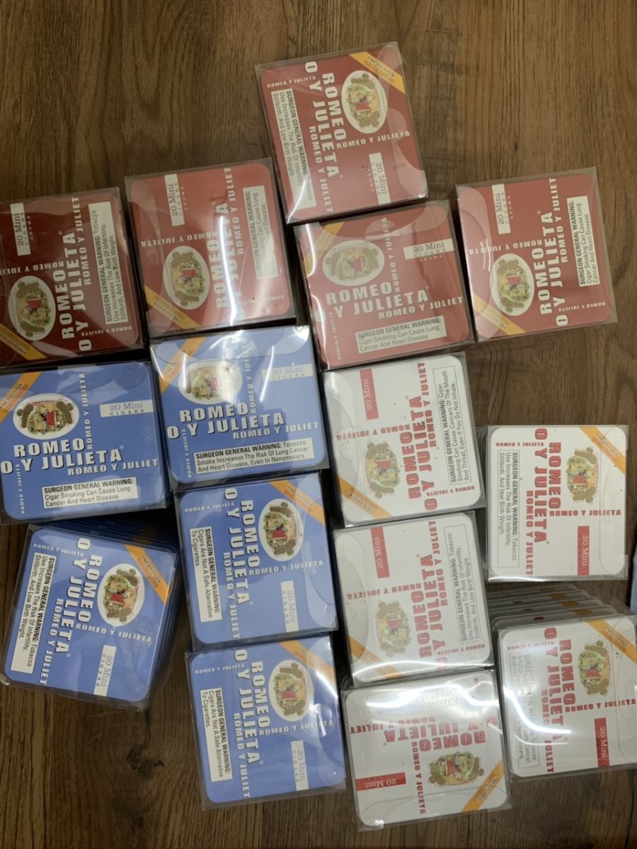 Romeo y Julieta mini - Hộp sắt 20 điếu
