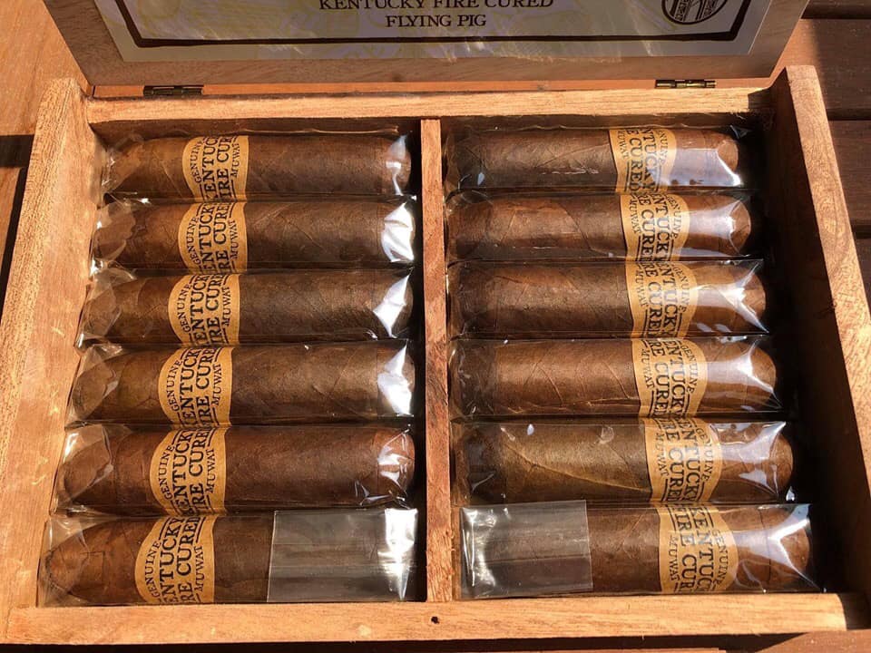 Xì gà Kentucky Fire Cured Flying Pig - Hộp 12 điếu