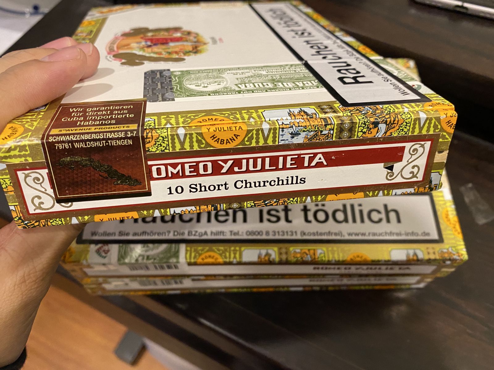 Xì gà Romeo Y Julieta Short Churchills - Hộp 10 điếu