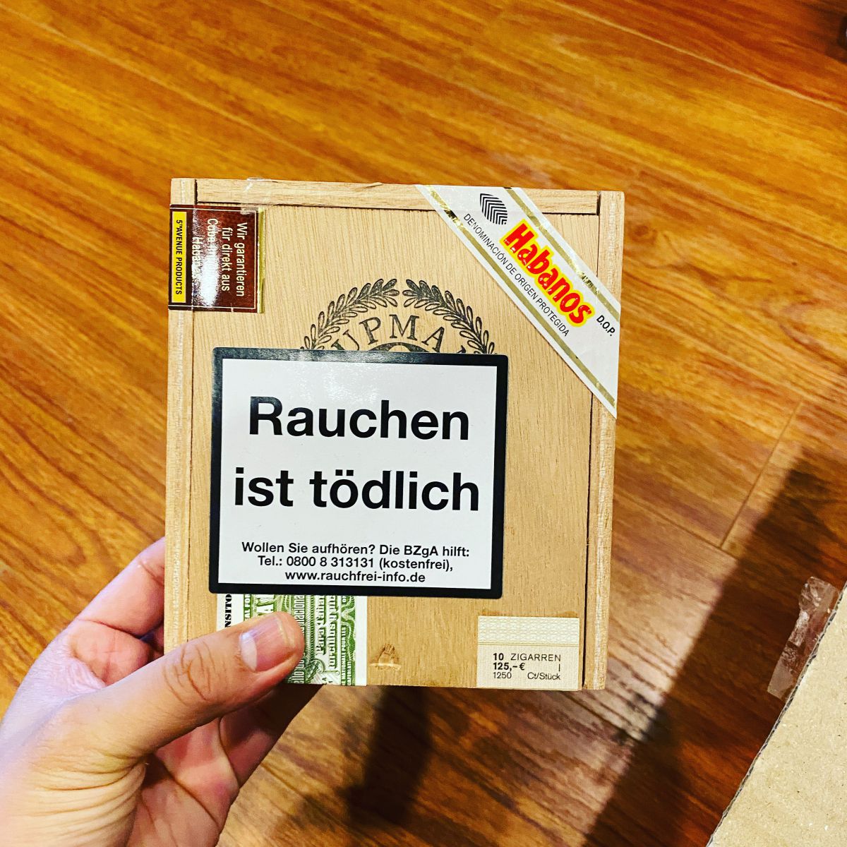 Xì gà H.Upmann Magnum 54 - Hộp 10 điếu