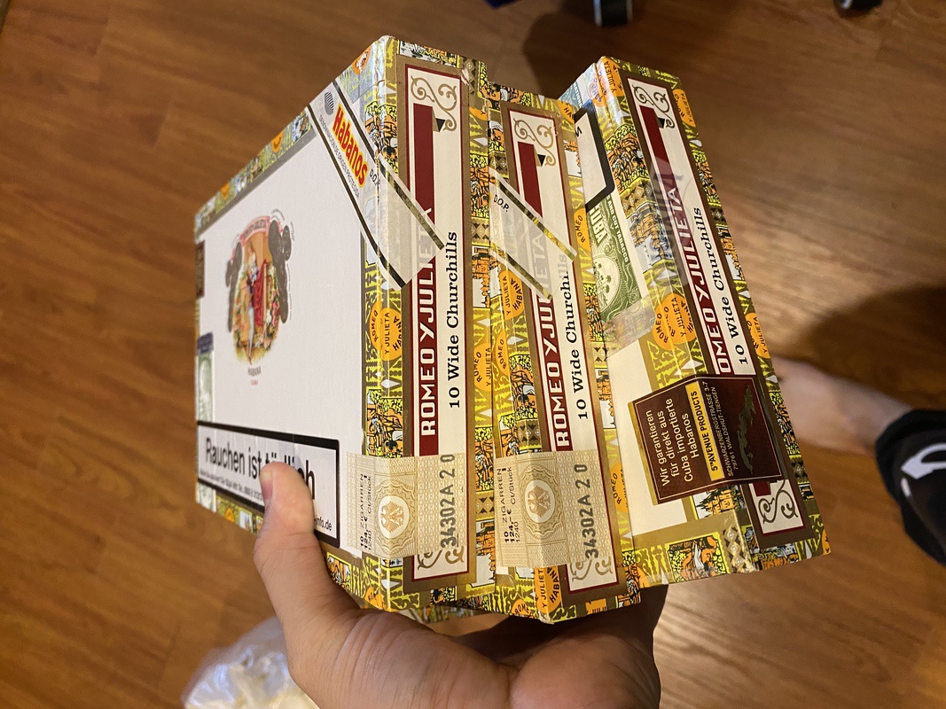 Xì gà Romeo Y Julieta Wide Churchills – Hộp 10 điếu