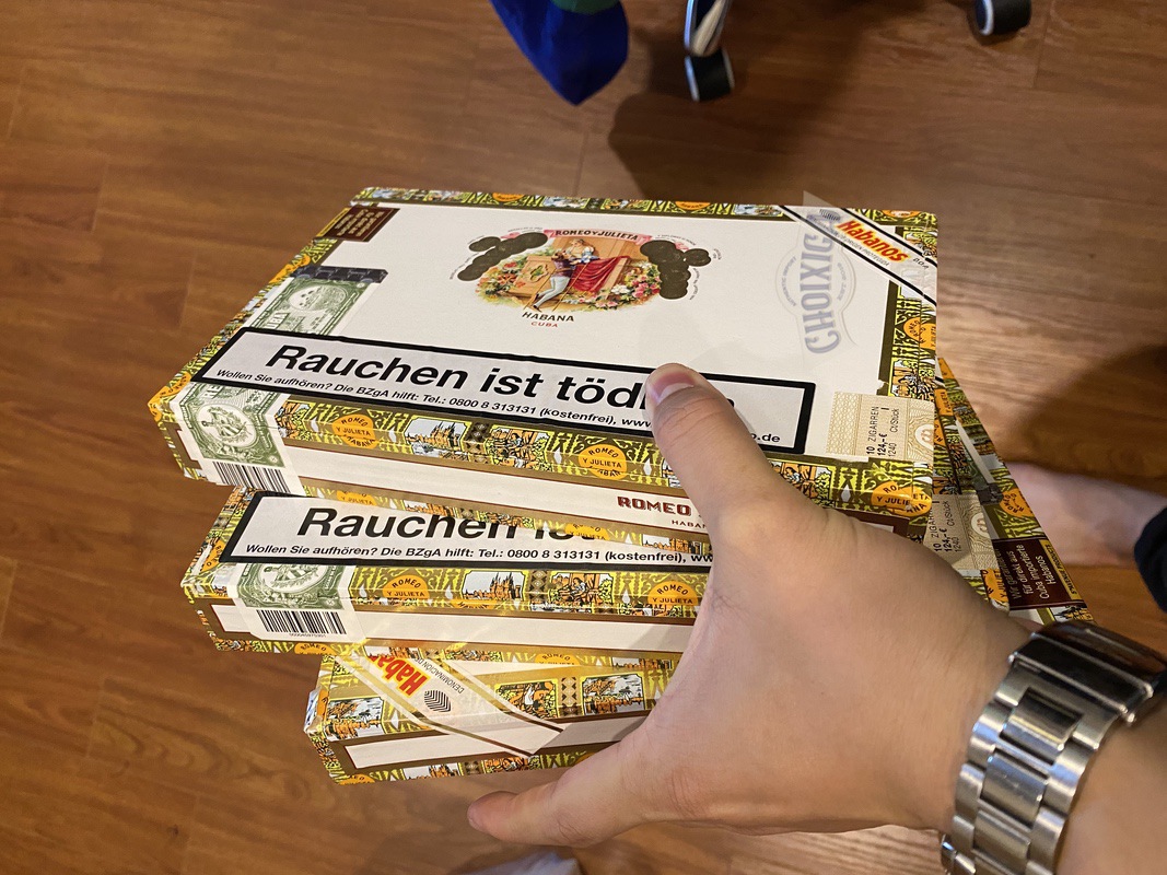 Xì gà Romeo Y Julieta Wide Churchills – Hộp 10 điếu