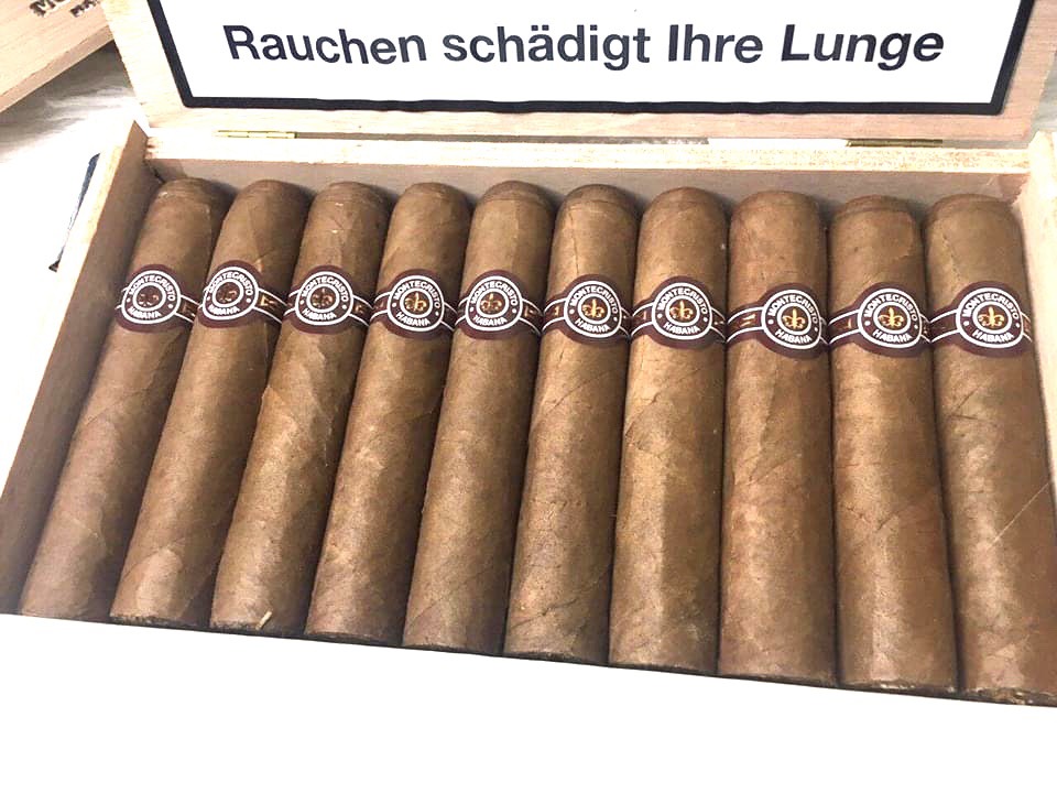 Xì gà Montecristo Petit Edmundo - Hộp 10 điếu