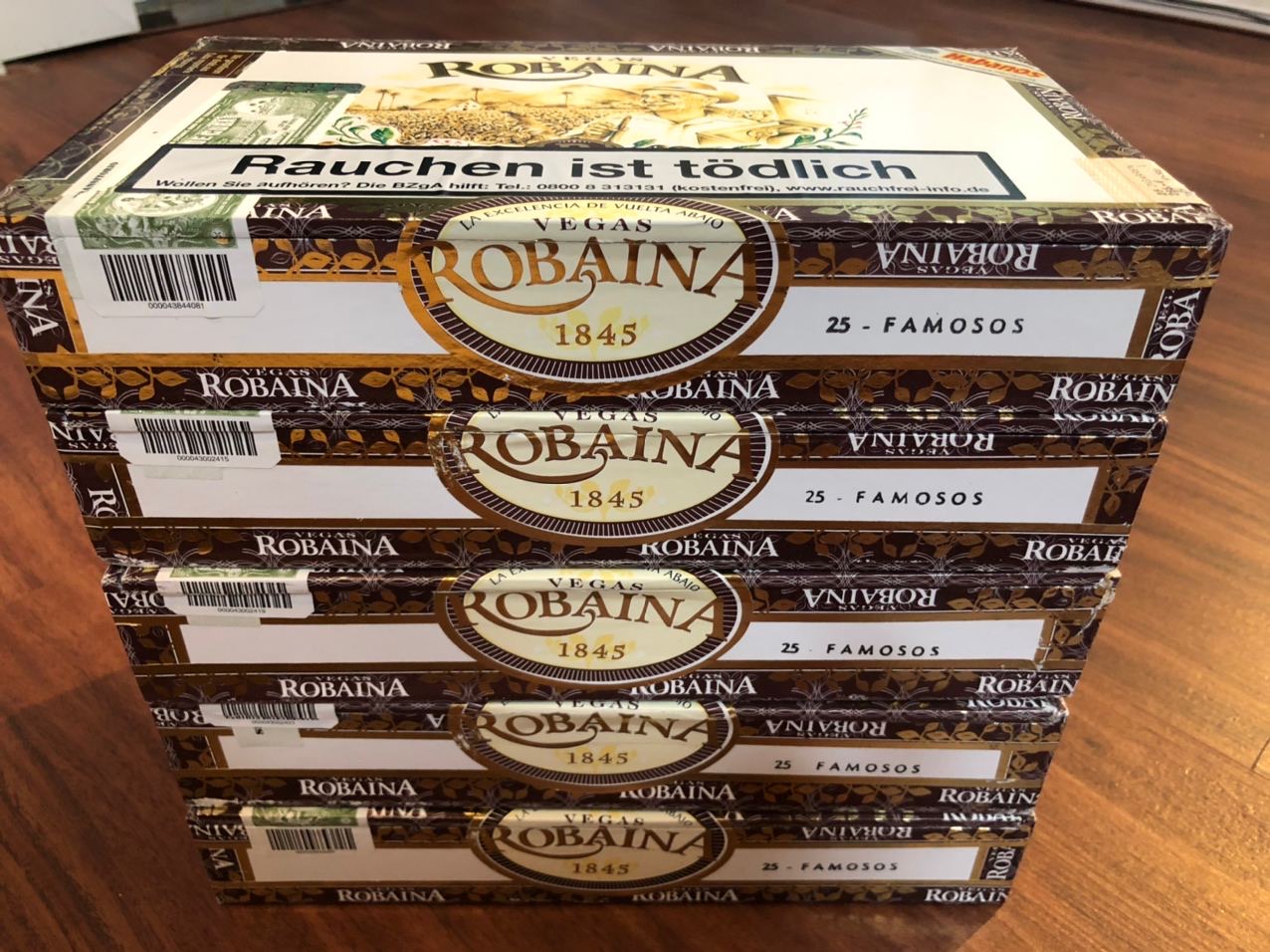 Xì gà Vegas Robaina Famosos- Hộp 25 điếu