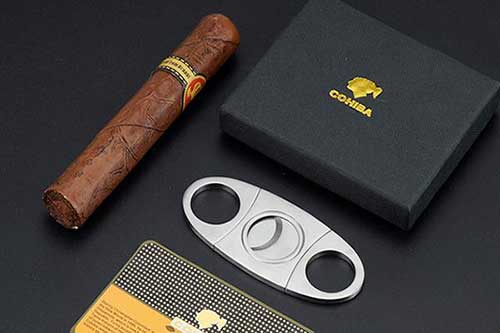 Hướng dẫn cách cắt  xì gà bằng kéo