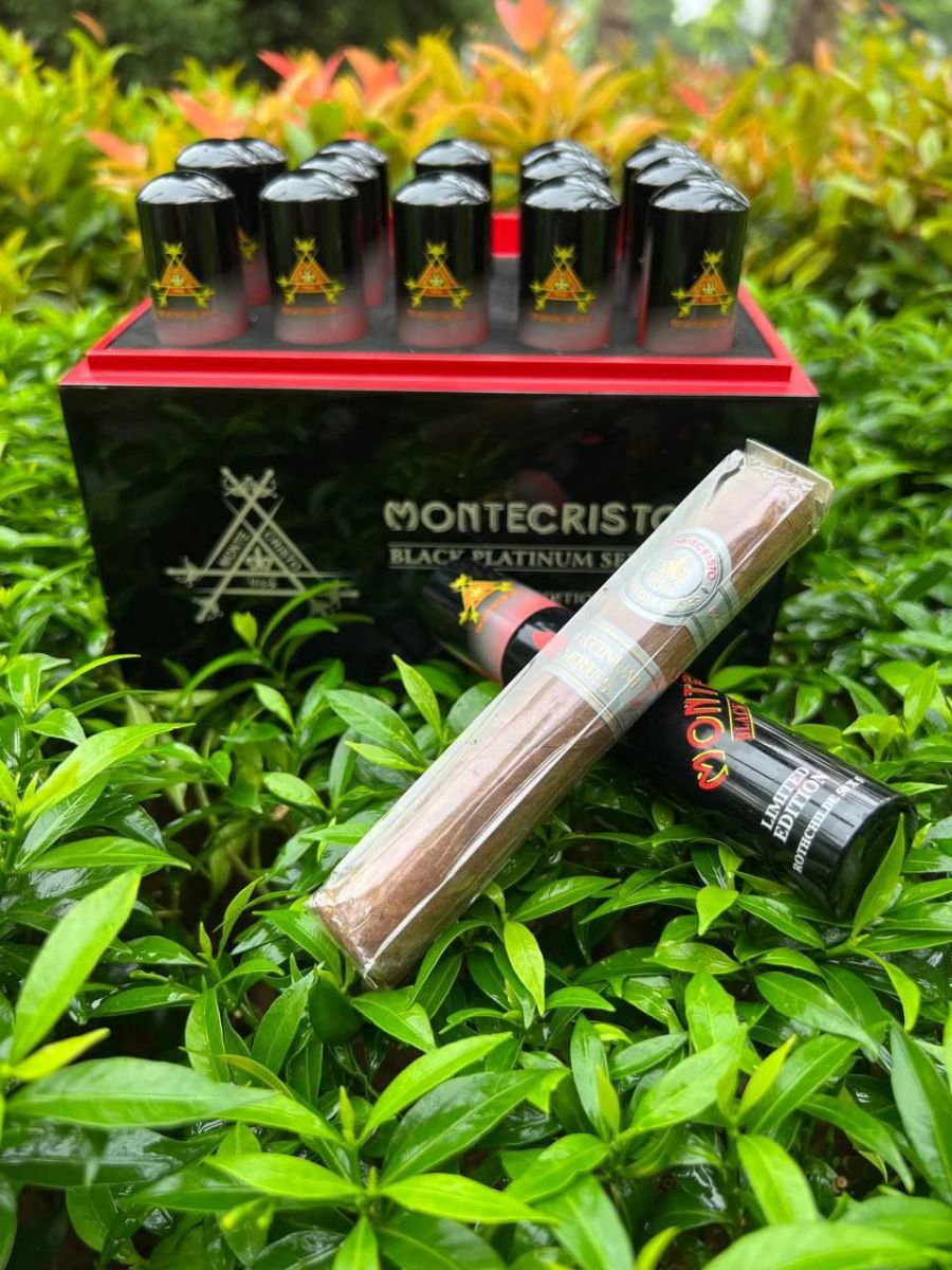 Xì gà Montecristo Black Platinum Series - Hộp 15 điếu