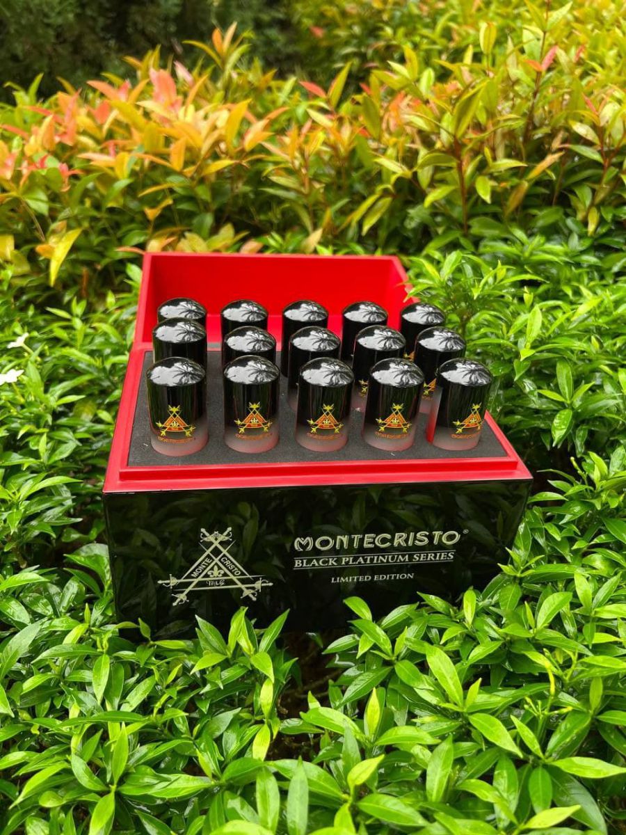 Xì gà Montecristo Black Platinum Series - Hộp 15 điếu