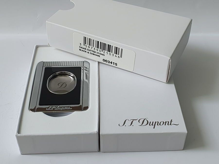 Dao cắt kèm gác xì gà S.T. Dupont Stand Black and Chrome 003415