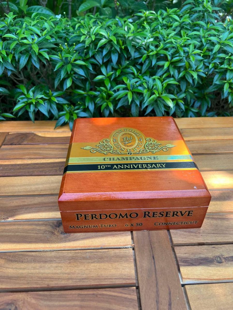 Xì gà Perdomo 10th Anniversary Champagne Magnum 50 Tubo