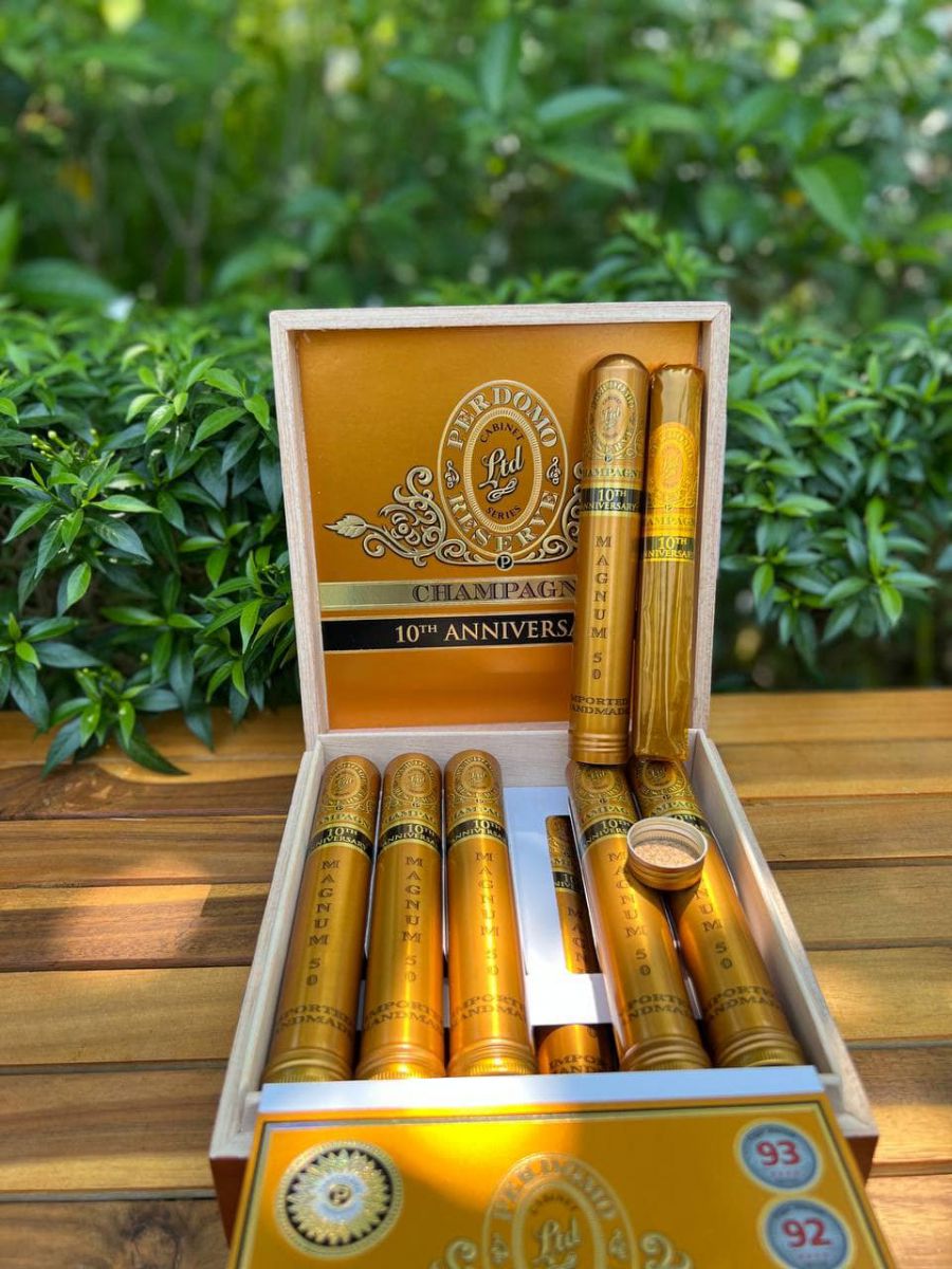 Xì gà Perdomo 10th Anniversary Champagne Magnum 50 Tubo