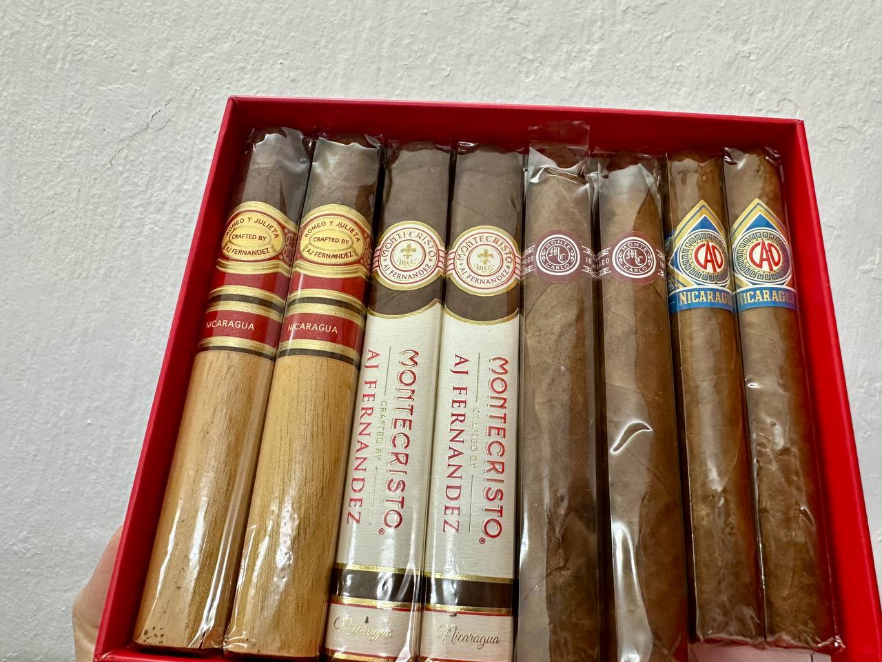 Xì Gà Romeo Y Julieta Lovers Sampler Box 8 điếu