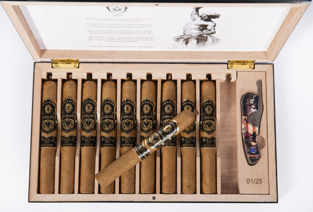 Hiram & Solomon Cigars kỷ niệm 10 năm thành lập với Ashlar
