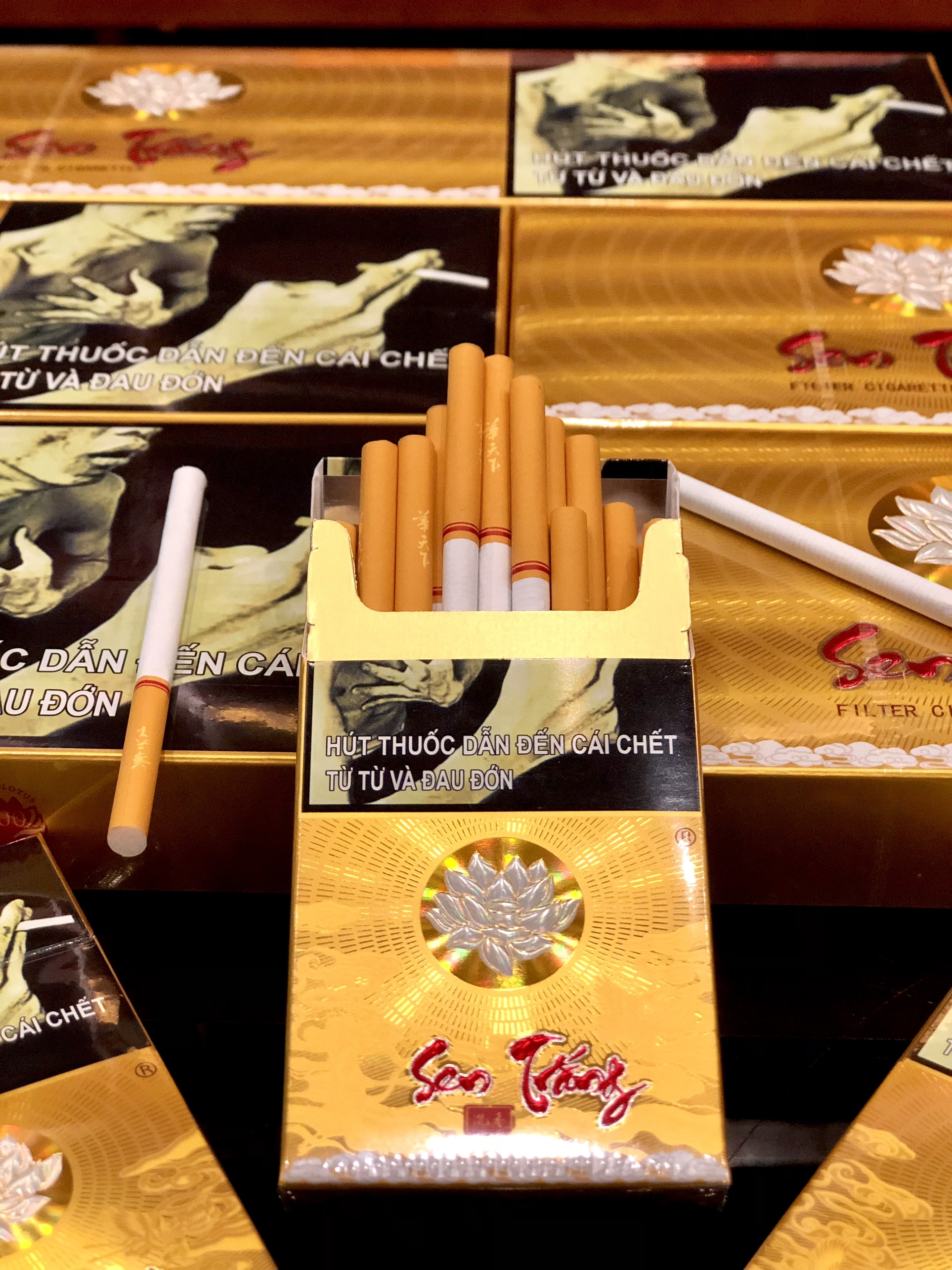 Review Thuốc Lá Trầm Hương Sen Trắng: Thơm Như Mùi Thiền, Nhẹ Như Hơi Thở