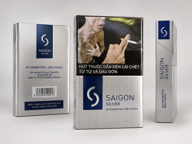 Mặt trước và mặt sau bao thuốc Sài Gòn Bạc