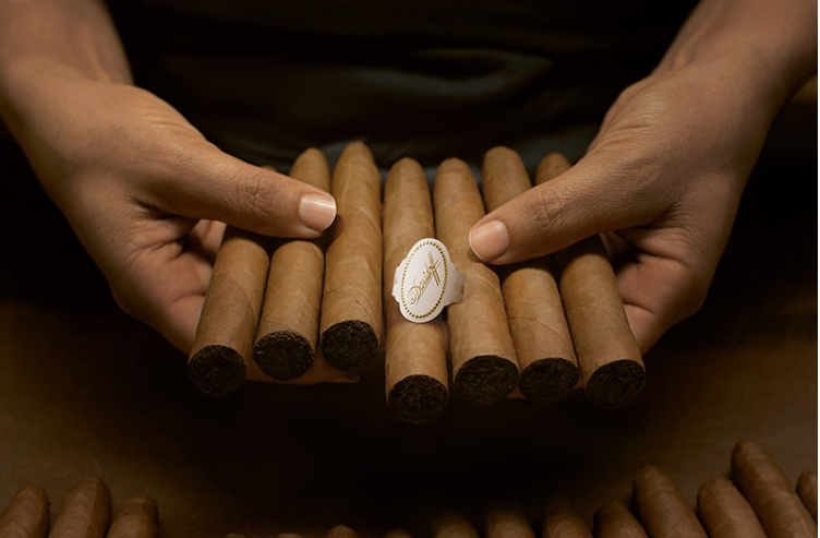 Giá cả hợp lý với từng loại ,thương hiệu xì gà