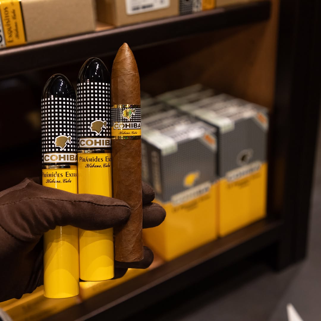 Xì Gà Cohiba - Biểu Tượng Của Đẳng Cấp và Hương Vị Thượng Hạng: Lịch Sử, Tuyệt Tác & Hướng Dẫn Thưởng Thức Chi Tiết