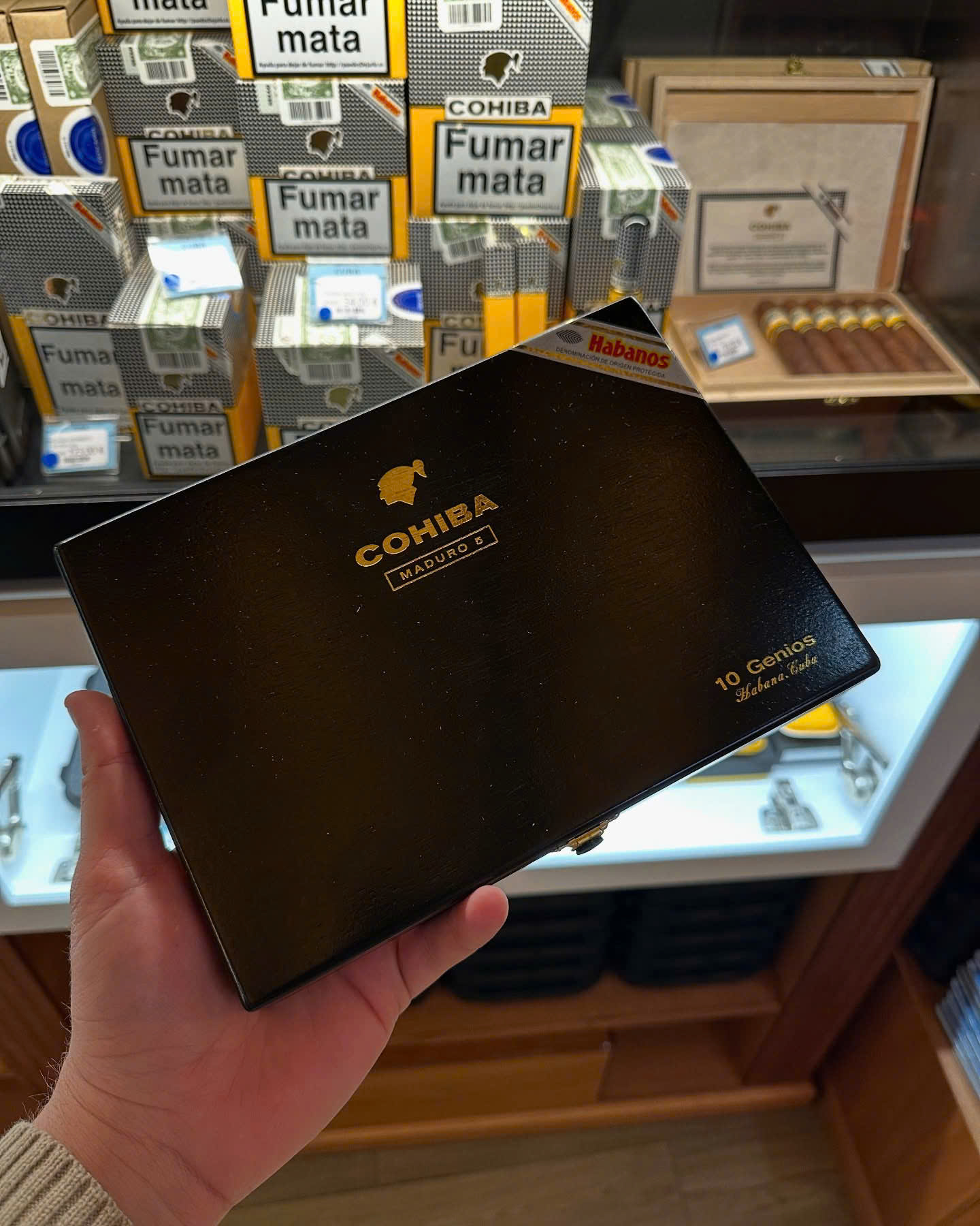 Cohiba Maduro 5 Giá Bao Nhiêu? | Báu Vật Cigar Cuba Chính Hãng 2025